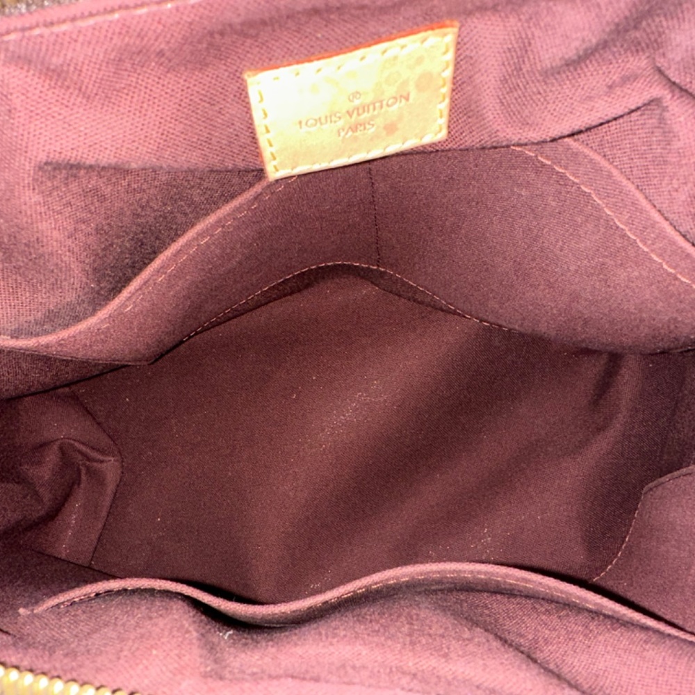 Louis Vuitton Rivoli MM - Picture 7 of 9